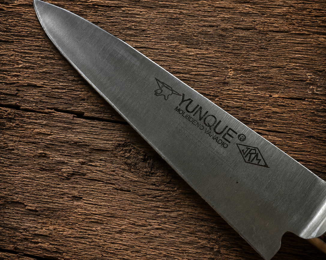 Handcrafted 14cm Molybdenum Vanadium Knife - Red Quebracho wood & Alpaca Handle
