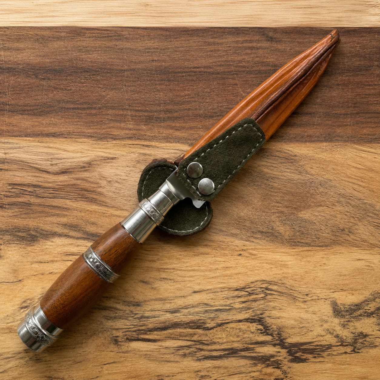 Handcrafted 14cm Molybdenum Vanadium Knife - Urunday wood & Alpaca Handle